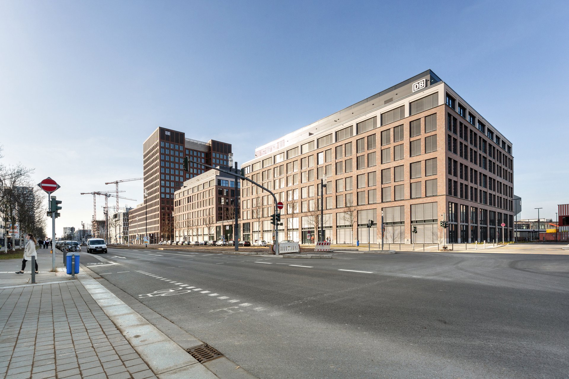 Büroimmobilie, DB Brick und DB Tower, Frankfurt am Main in Deutschland - HIH Real Estate (HIH-Gruppe)